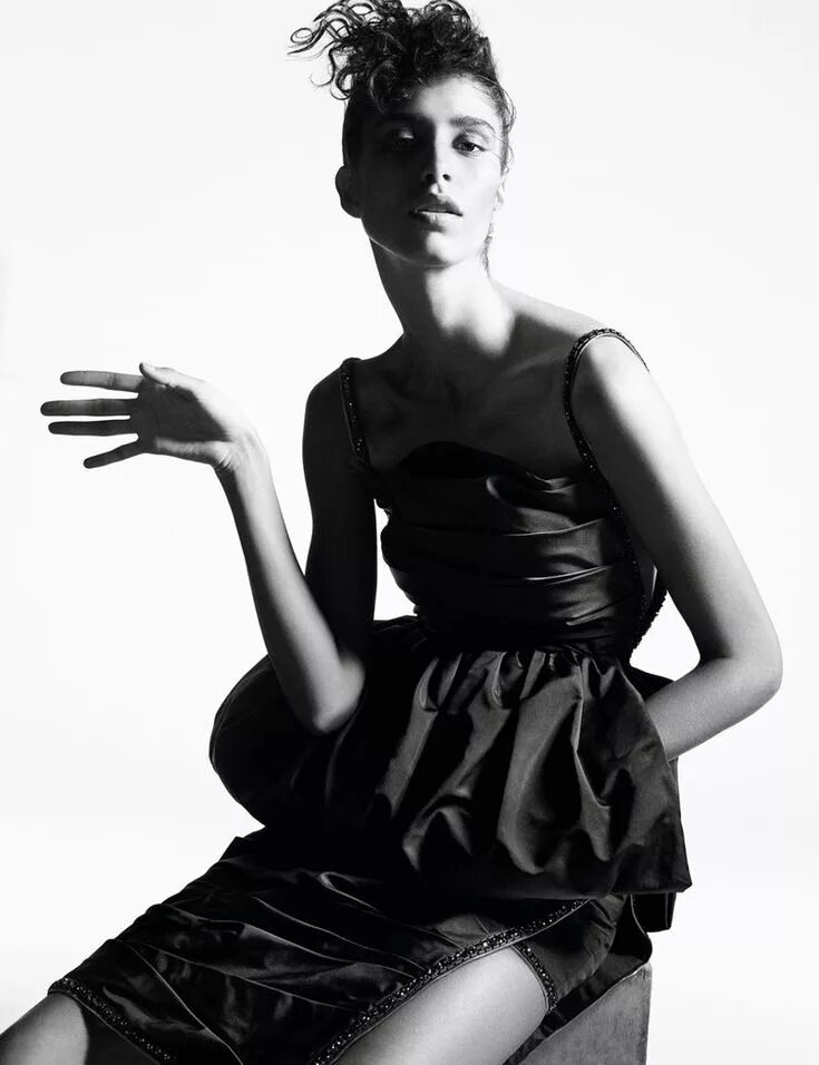 Vogue чехословакия. Alyda grace модель. Вог эдиториал. Фотосессия в стиле fashion. Фотосессия в стиле фэшн.