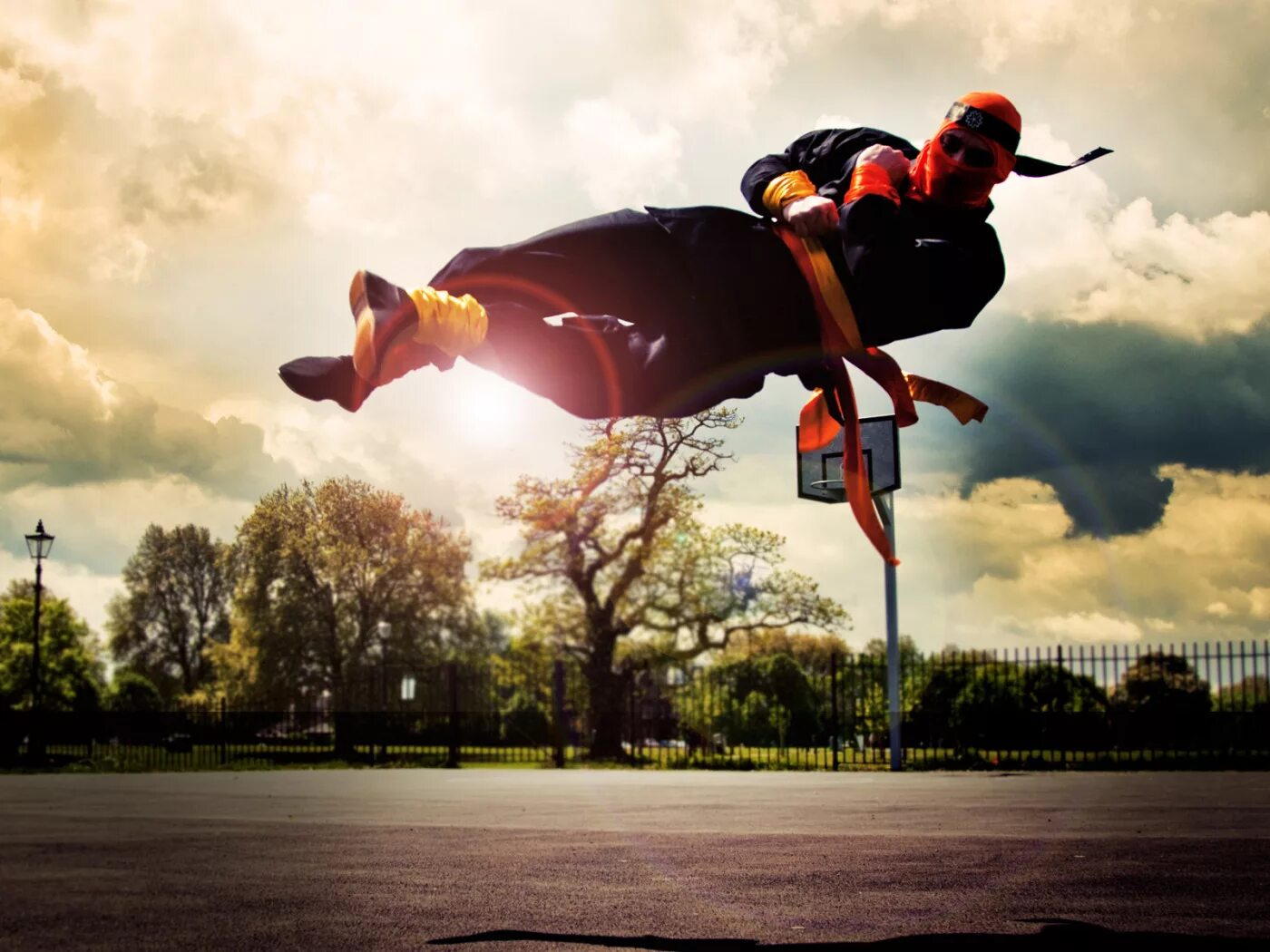 Паркур. Его на своем крутом. Его на своем крутом. Сальто на закате. Экстремальный спорт.