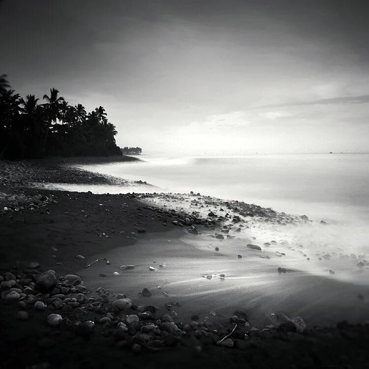 Download wallpaper 2560x1440 sea, solitude, bw, surf, waves, corsica, france wid