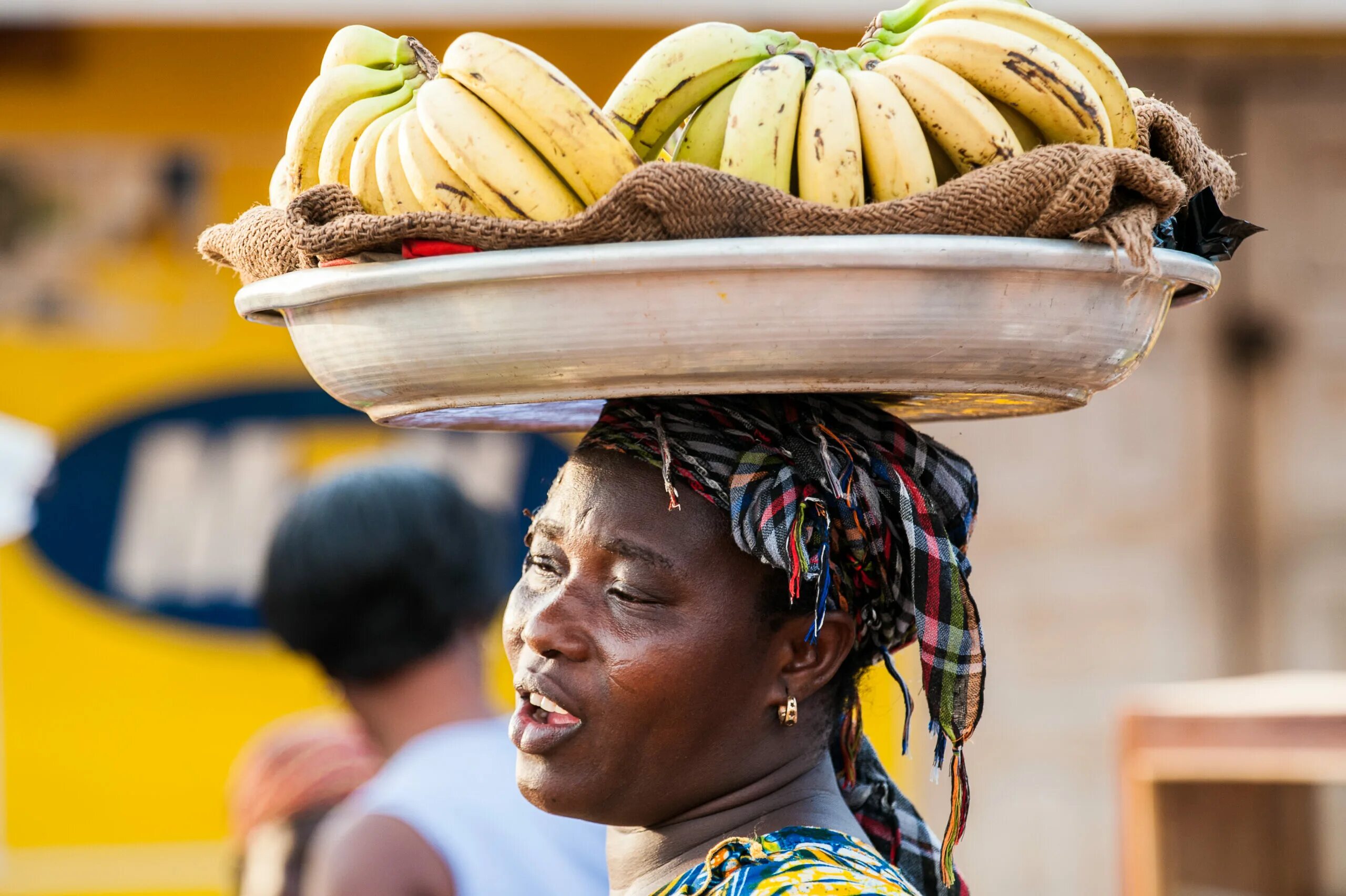 Фестивали и праздники гана. Африканское племя ашанти. Кафе в гане люди. Гана 4 буквы. Народность-сенуфо.