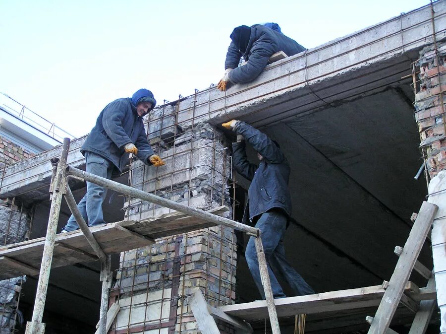 Инструмент для алмазной резки бетона. Промышленный альпинизм баннер. Снос зимней вишни. Демонтаж кирпичных стен. Оценка демонтаж.