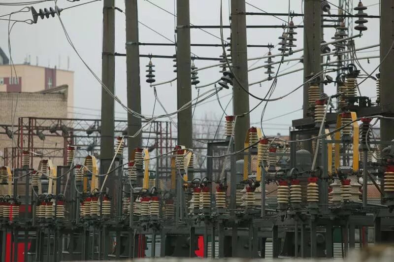 Электроснабжение на железнодорожном транспорте. Передвижная тяговая подстанция жд 35кв. Электроснабжение железных дорог на переменном токе. Система электроснабжения электрифицированных железных дорог. Контактная сеть и тяговая подстанция.