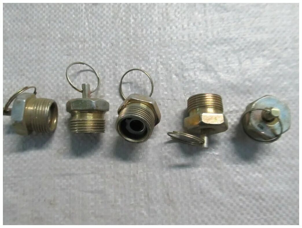 клапан ресивера auger 52676. 120-3513050 - клапан зил ресивера предохранительный. клапан предохранительный ресивера камаз. клапан предохранительный 1/4 10 бар для компрессора. клапан воздушного ресивера.