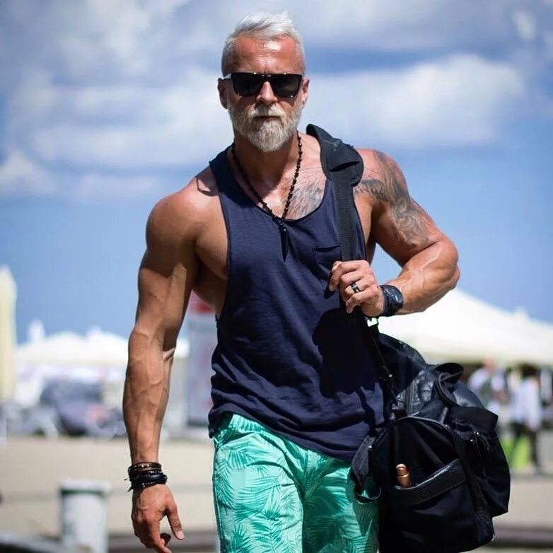 Как будет выглядеть круто. Польский викинг павел ладзиак. David gandy jeans. Крутой мужчина. Скала джонсон 2012.