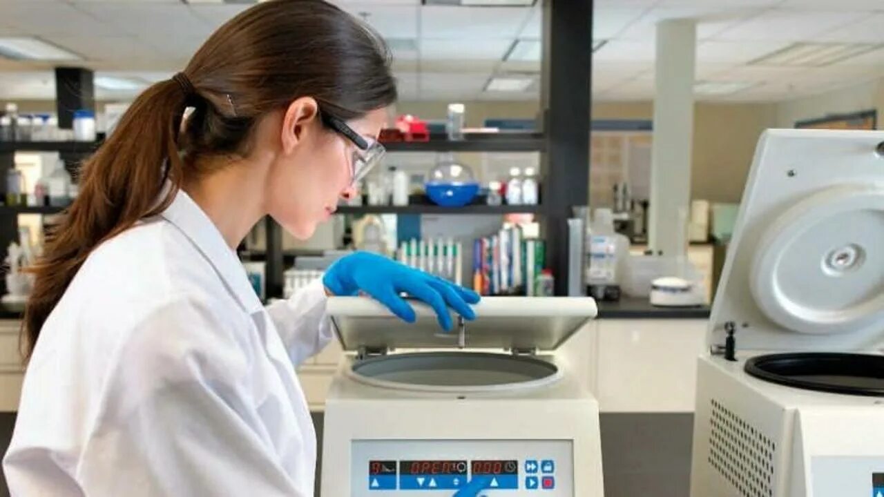 Профессиональная деятельность медицинского лабораторного техника. Медицинское лабораторное оборудование. Лабораторные аппараты. Центрифугирование в лаборатории. Центрифужная в лаборатории.