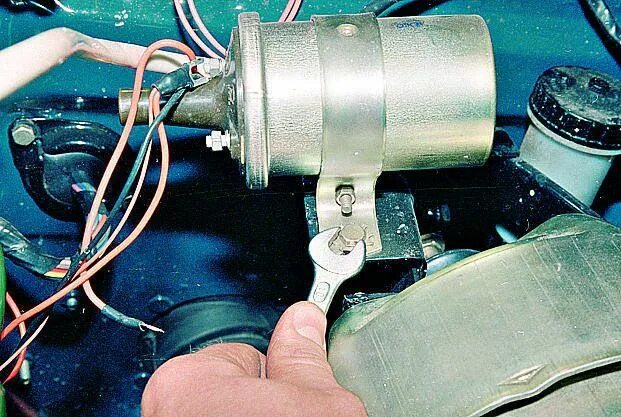 Катушка газ 3110 402 двигатель. Коммутатор 3110 402. Катушка зажигания газ 2410. Катушка зажигания газ 3110. Катушка зажигания газ 402 карбюратор.