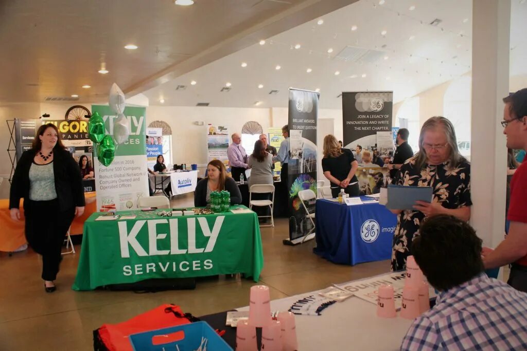 Сервисез си ай эс. Келли сервисез. kelly services офис. kelly services логотип. kelly services в россии.