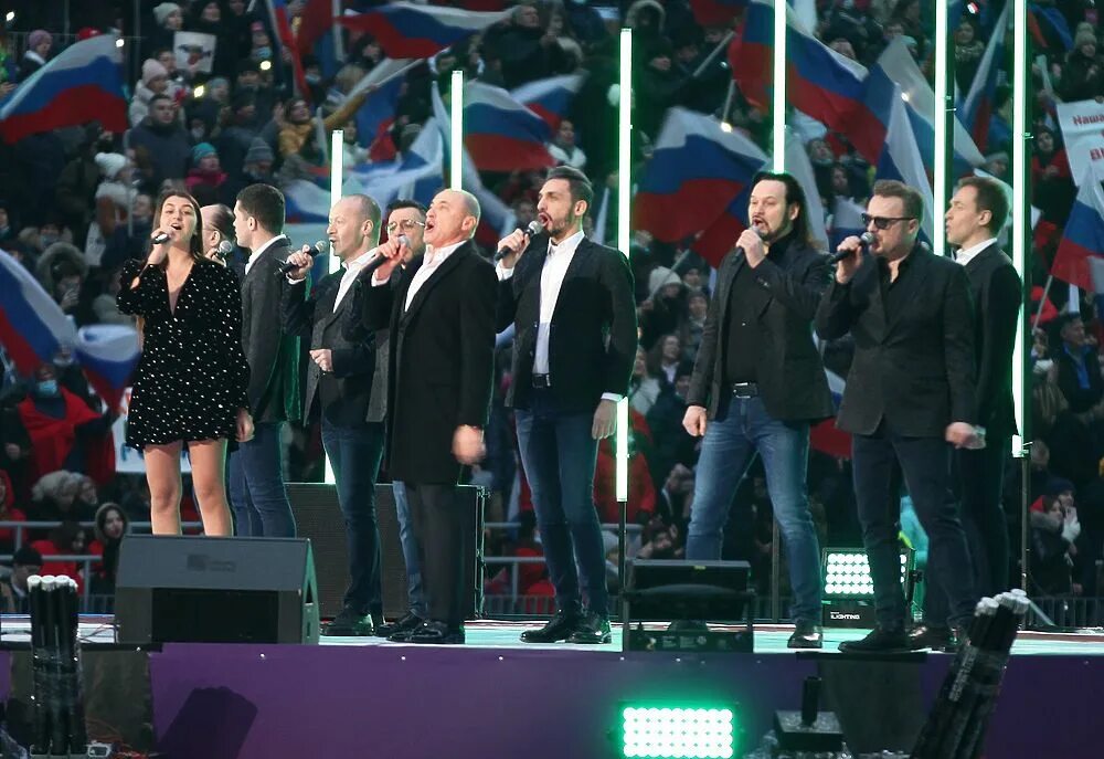 Концерт в дк. Во сколько будет концерт на. Во сколько будет концерт на. Парень на концерте. Концерт сегодня.