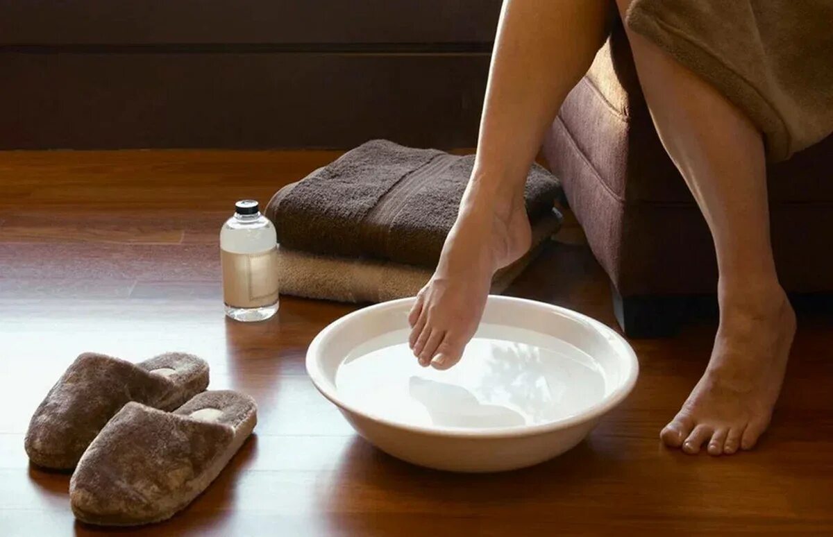 Домашние ванночки от грибка ногтей. Ванночка для ног от усталости. Полезные ванночки для ног. Лечебные ванночки для ног.
