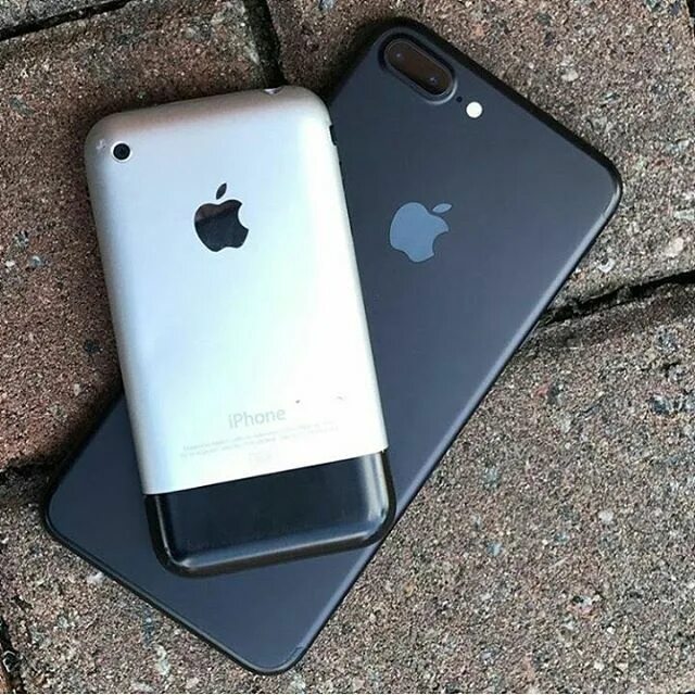Старый или новый айфон. Iphone 2g. старый айфон. самый старый айфон. старый афон.