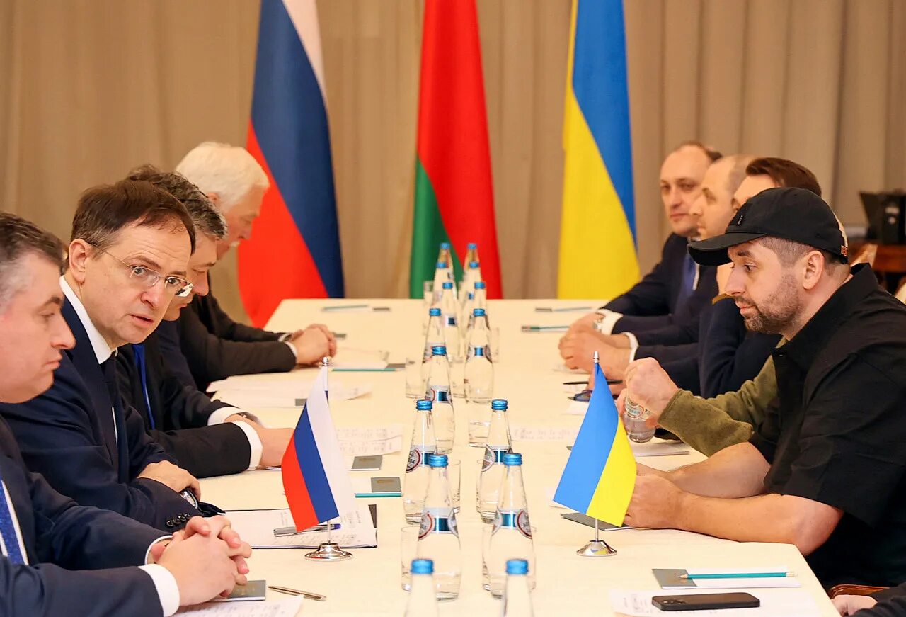 Представитель украины. Арахамия давид переговоры с россией. михаил подоляк 2025 переговоры. переговоры в белоруссии россии и украины мединский. переговоры в белоруссии мединский с украиной.