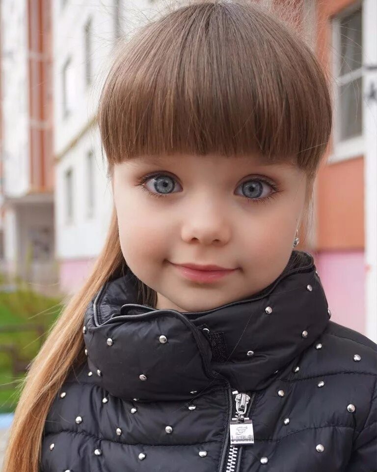 Поставь какую нибудь девочку