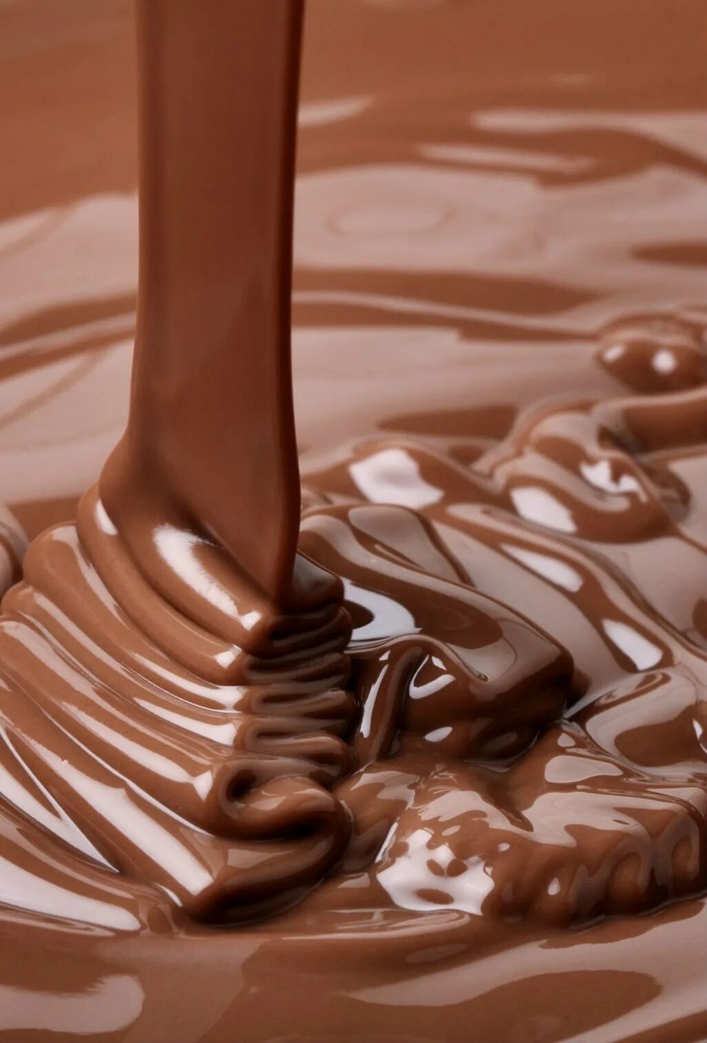Растаявший шоколад. Растопленный шоколад. Жидкий шоколад. Расплавленный шоколад.