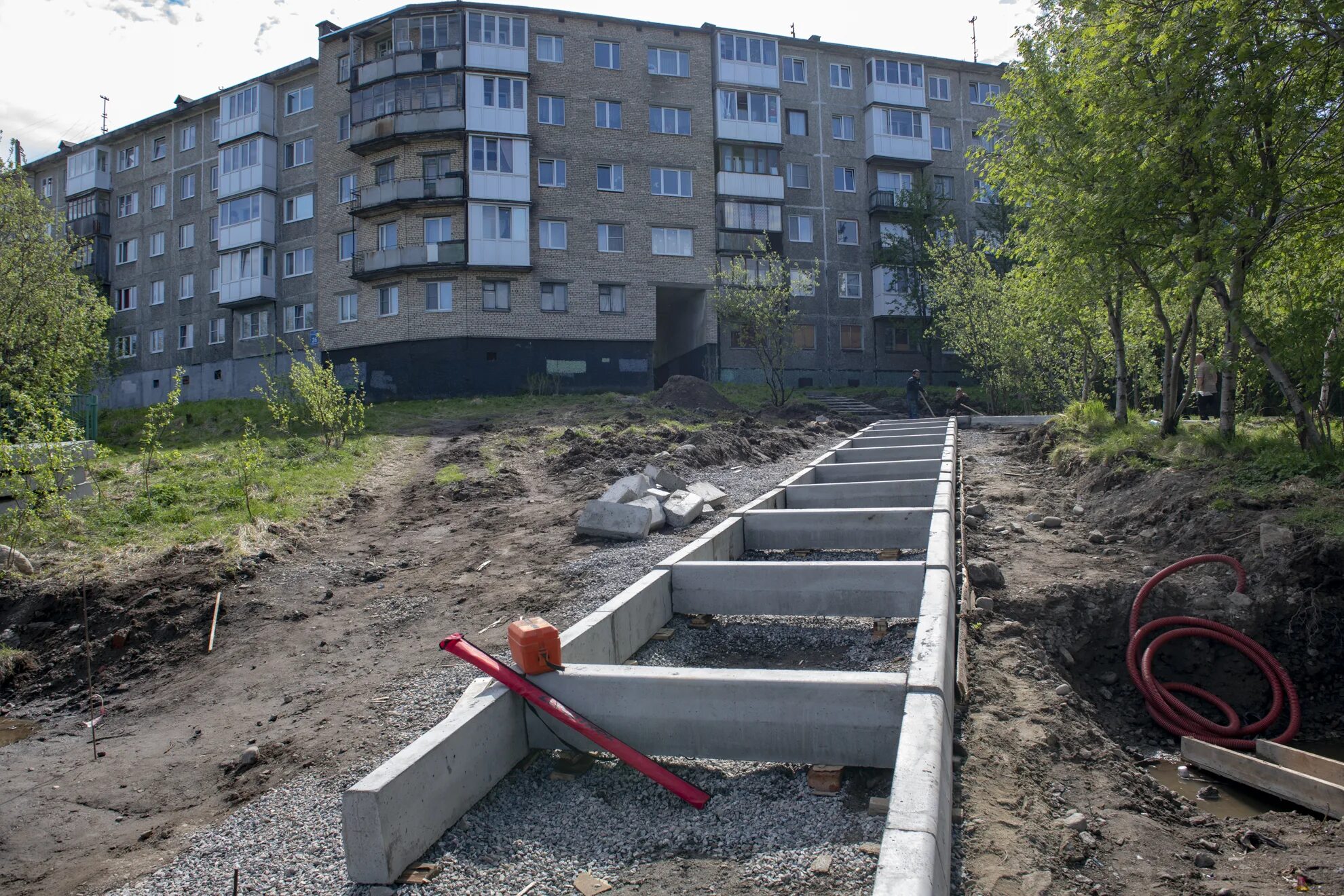 Ремонт дворов. Детский сад 138 мурманск. Мастер по строительству. Ремонт мурманского. Отремонтировали второй корпус школы 4 оленегорск.