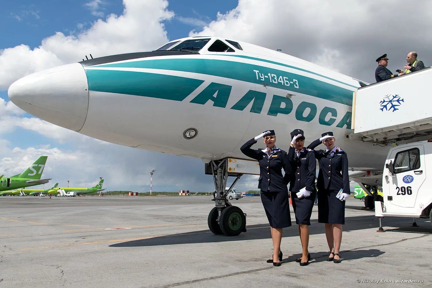 Купить авиа. Ту-134 авиакомпаний. АЛРОСА авиакомпания самолеты. Авиакомпания АЛРОСА Мирный. Ту 134 АЛРОСА последний полет.