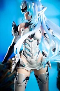 KOS-MOS from Xenoblade Chronicles 2.