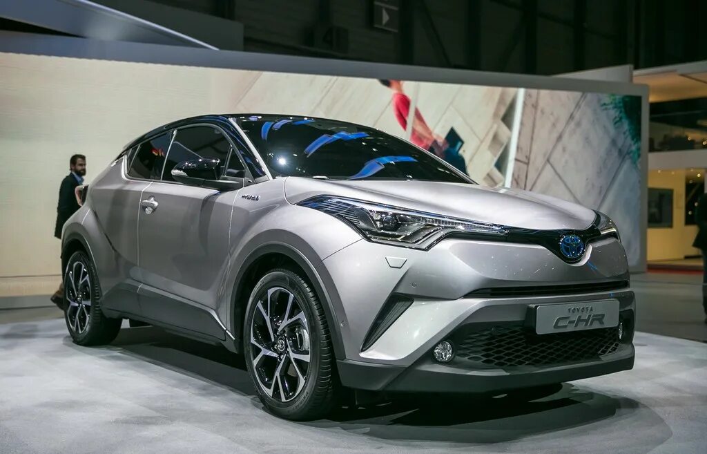 Кроссовер тойота цена. Тойота паркетник. Новая Тойота паркетник. Toyota Crossover. Тойота кроссовер 2016.