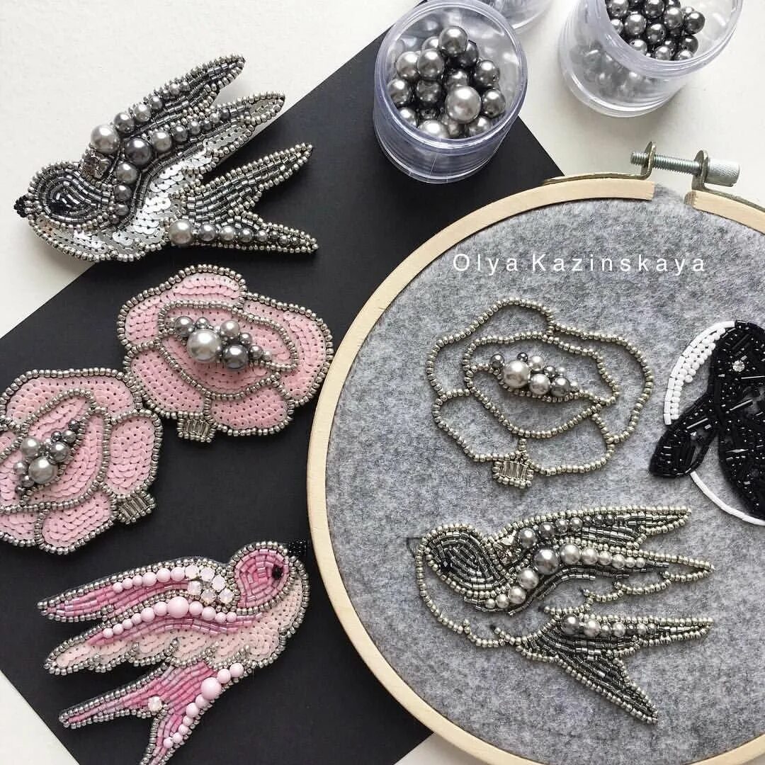 Брошь мастер класс. Необычные броши. Мастер класс по созданию броши. Брошь из бусин. Брошь цветок из бисера.