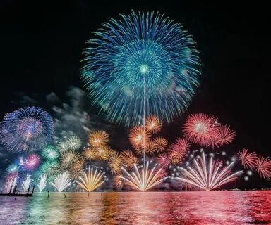 夜空と湖面を同時に彩る花火は琵琶湖でしか見れません。