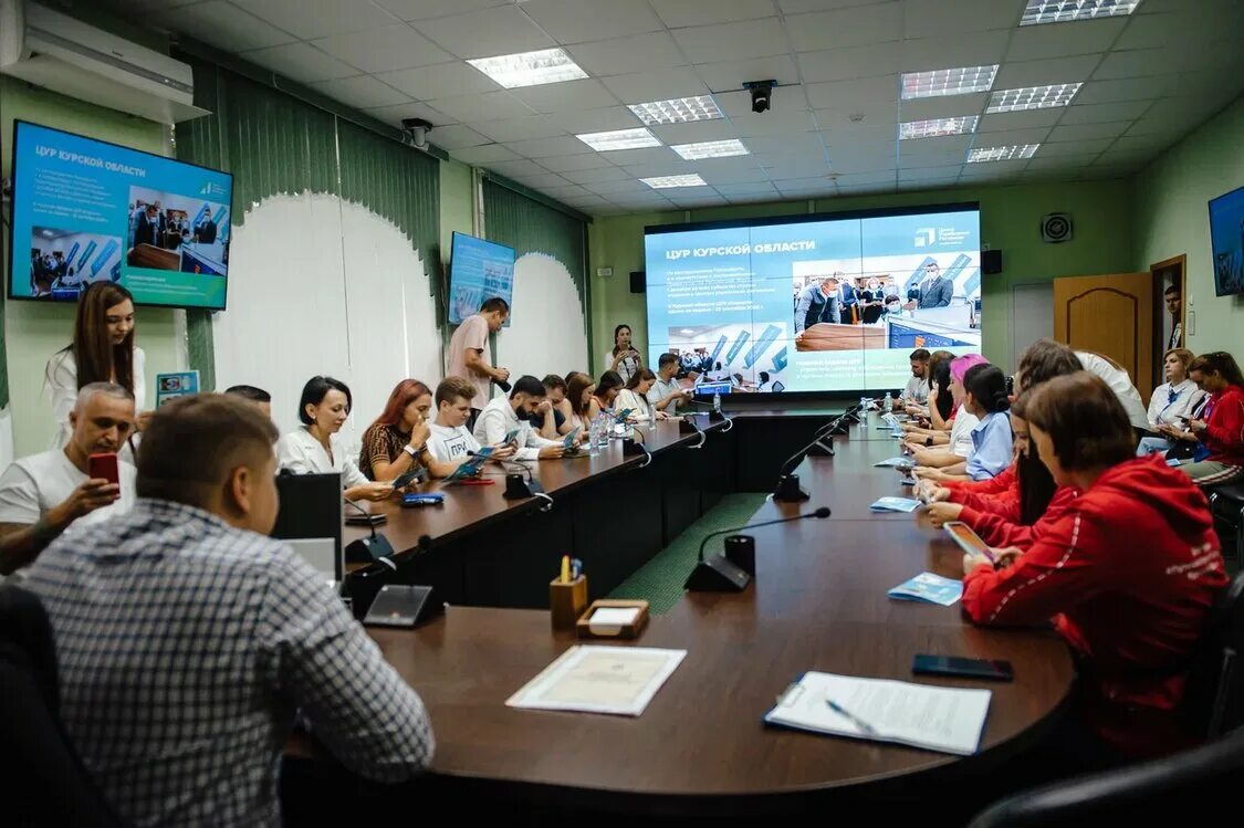 Всемирный форум молодежи в сочи. Городское собрание Сочи молодёжный парламент. Молодежь Сочи. Сочи молодые парламентарии. Молодежная Сочи.