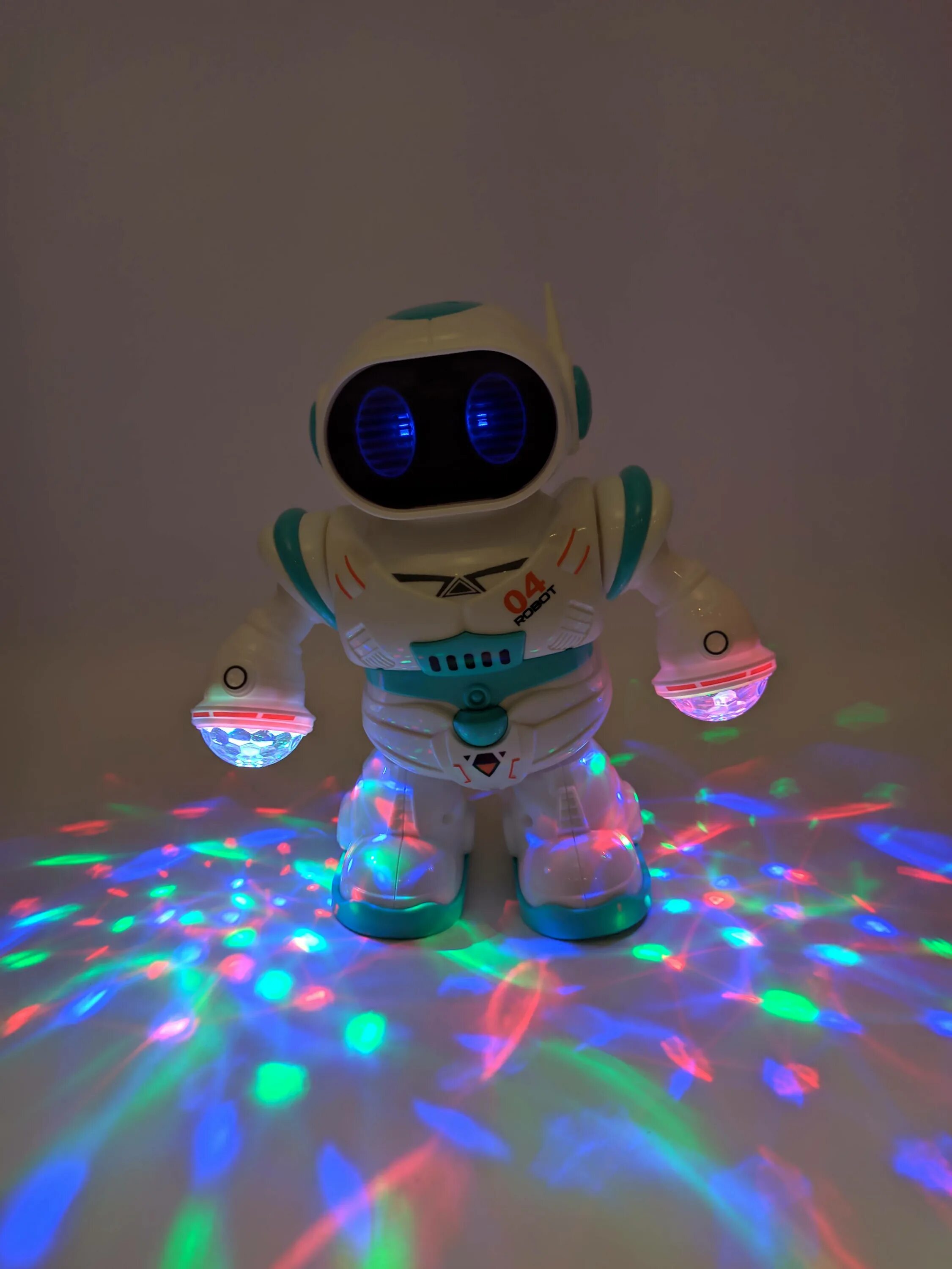 Робот светящийся игрушка. Светящийся робот. Робот агент бинго на пульте. Светящийся робот. Интерактивный робот.