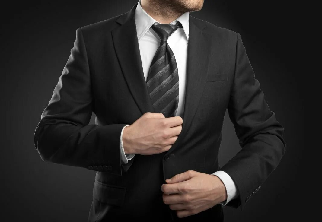 Наличие солидный. Успешный мужчина. Солидный женатый мужчина. Молодой человек в костюме. Деловой мужчина.