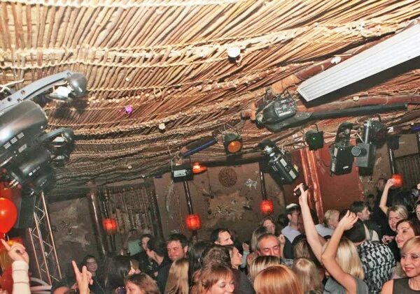 2009. Хромая лошадь пермь пожар. Хромая лошадь пермь 2009. Дикая лошадь иркутск лого. Пожар в хромой лошади пермь.