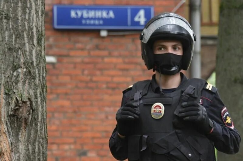 Можно оскорблять полицию