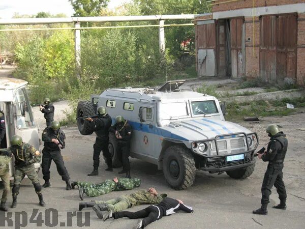 полиция антитеррор. пгт первомайский кировская область. антитеррористические учения в образовательных. фсб киров сотрудники. киров учения мчс 10:.