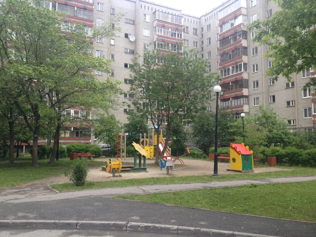 Краснолесья 14 екатеринбург. Екатеринбург улица краснолесья 143. краснолесья 143. краснолесья 142. краснолесья 141 екатеринбург.