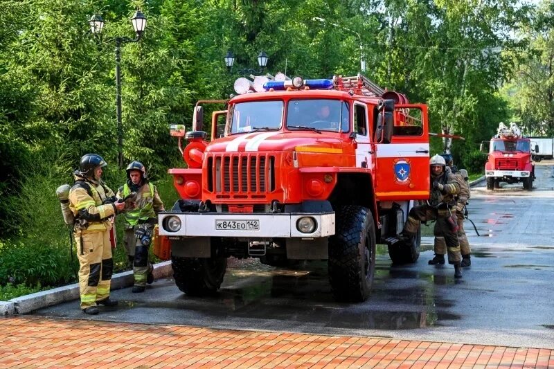 Управление мчс россии по кемеровской области. МЧС Новокузнецк. Главный МЧС В Новокузнецке. Силы МЧС России по Кемеровской области. Кемеровская область 3 часть МЧС.