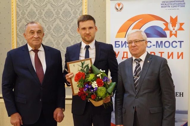 Шеф недвижимость крымск телефон сотрудников. Открытие объединился. Открытие объединился. Открытие объединился. 2000 год компания group danone.