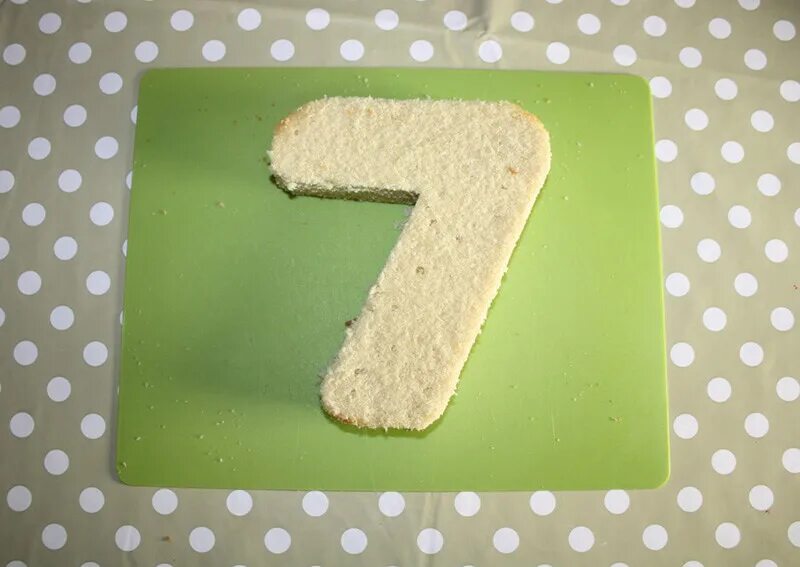 Сделай цифру 7. Торт 7. Торт цифра 7. Торт 7 лет цифра. Торт цифра 7 для девочки.