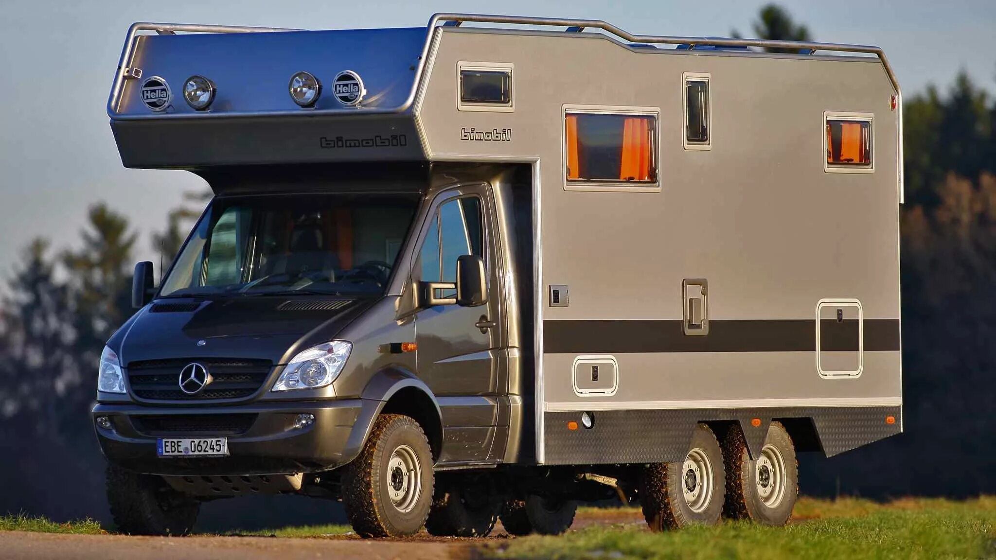 Куплю автодом на колесах б. Автодом Mercedes Benz Sprinter 6x6. Автодом Мерседес Спринтер 6х6. Mercedes Sprinter 6x6 Camper. Mercedes-Benz Sprinter автодом 6\6.