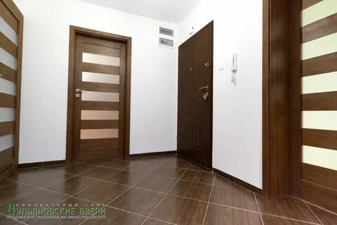 Светлый пол и двери какие обои