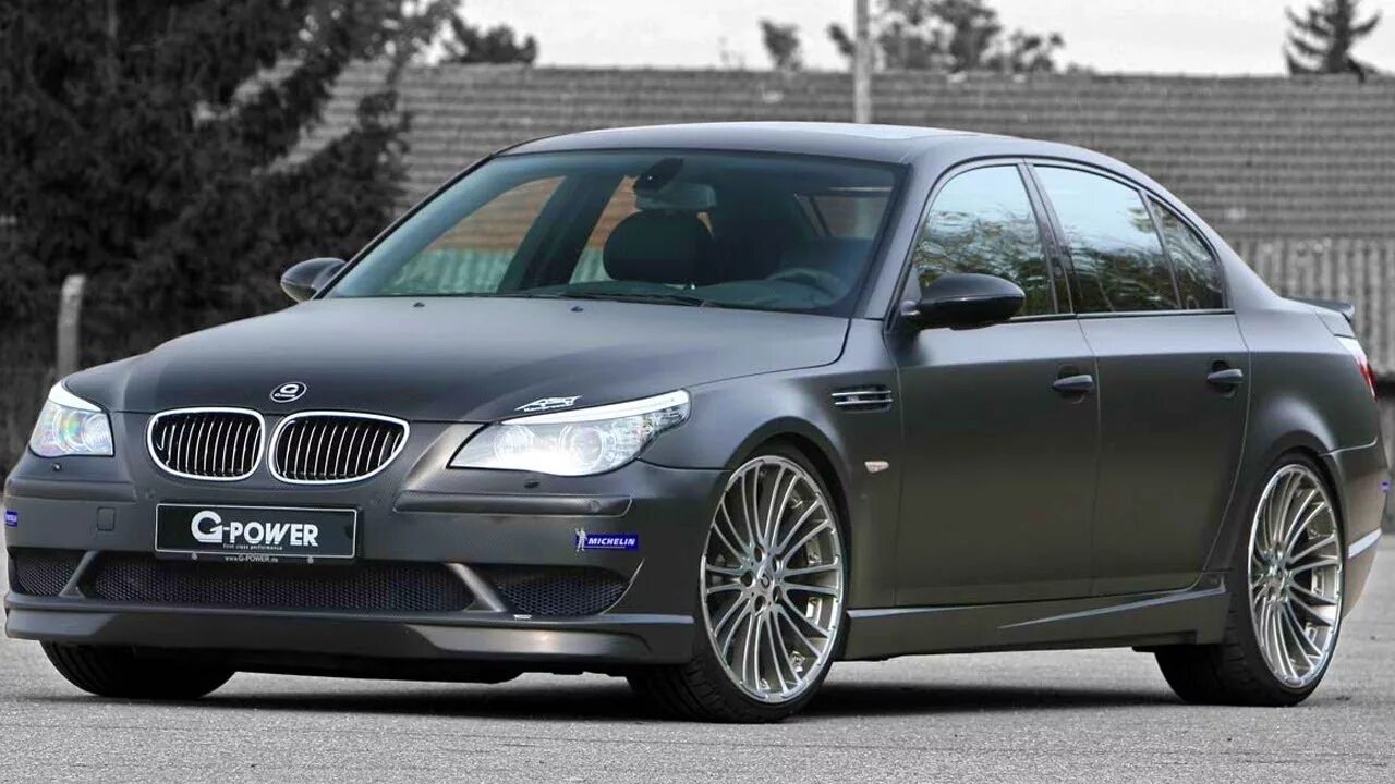Бмв амг 63. Bmw m5 f 90 vs mercedes. Bmw m5 63. Bmw e63s amg. Mercedes m5 f90.