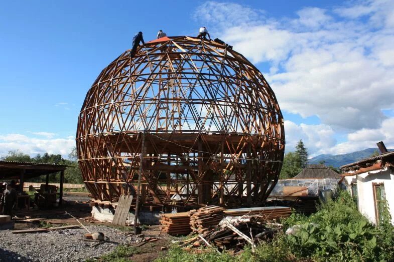 Стратодезический купол дом. Купольный экодом сфера. Дом шар сфера. Флорида, сша. Дом-сфера купольный алтун.