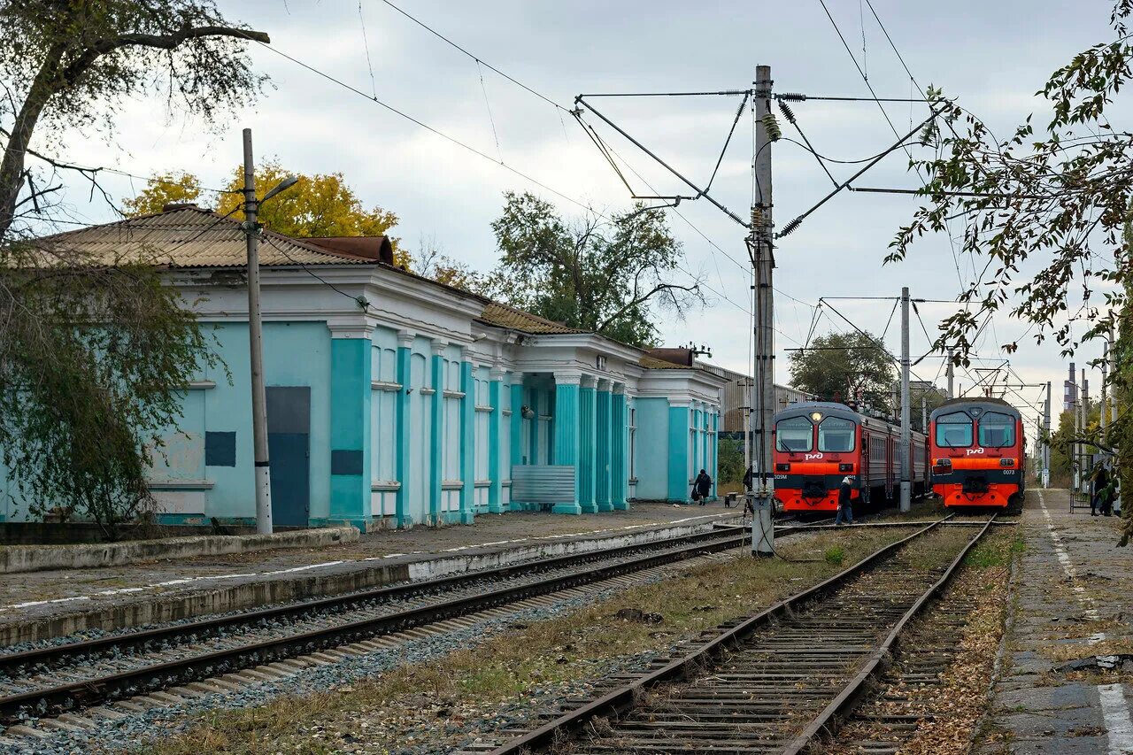 Станция Тракторная Волгоград. ЖД станция Тракторная Волгоград. Станция Тракторная пассажирская. Тракторная пассажирская Волгоград. Электричка волгоград тракторная пассажирская