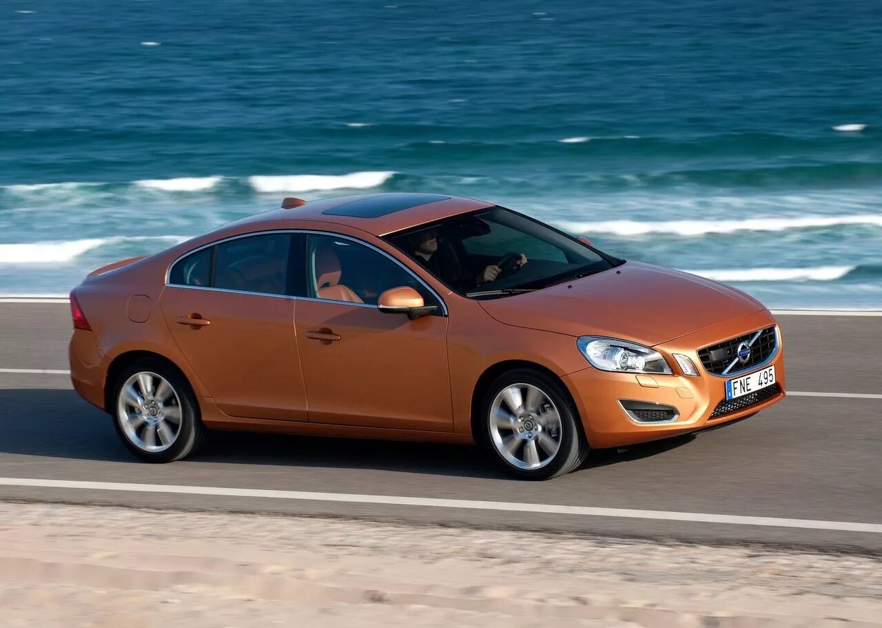 Volvo s60 2013. Volvo s60 седан 2010. Вольво s60 оранжевая. Вольво s60 2013.