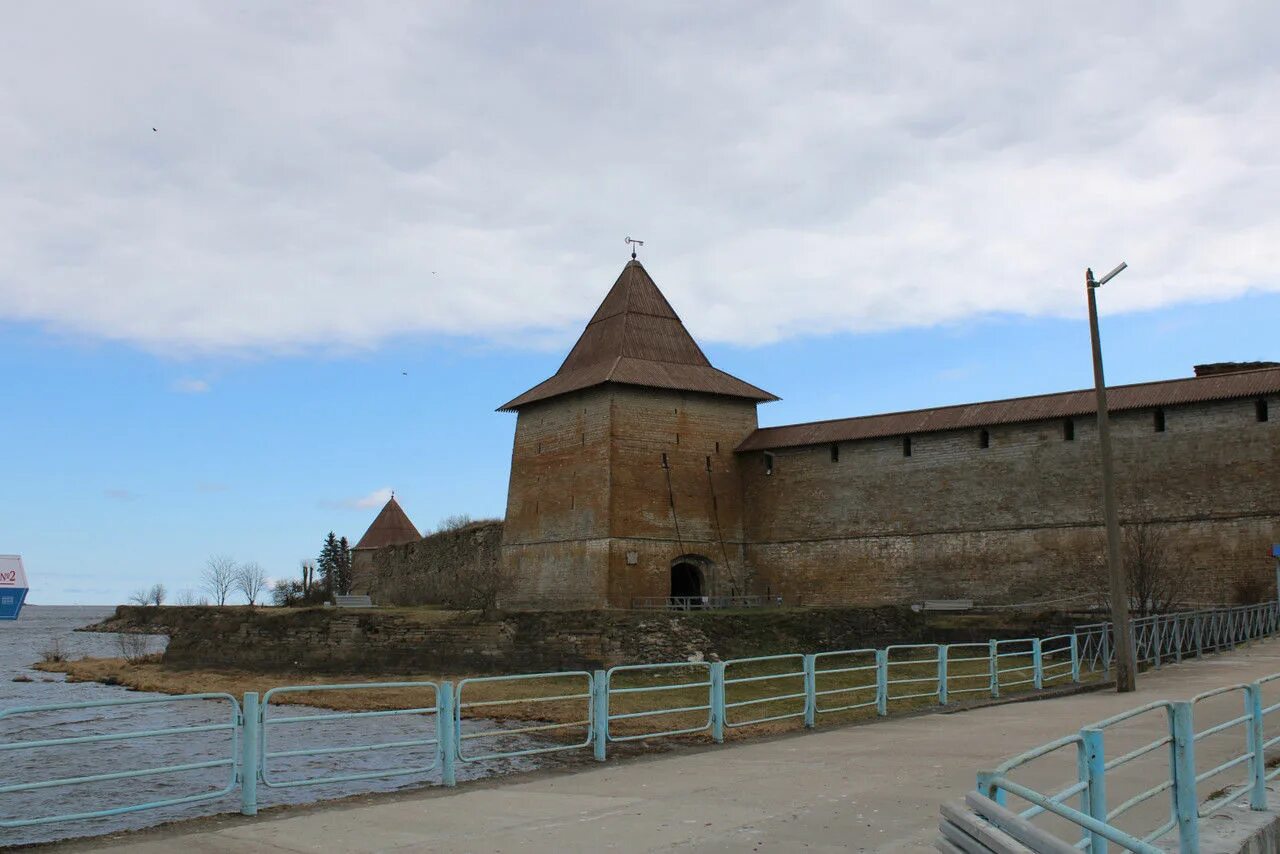 Метеор в крепость орешек. Крепость орешек санкт-петербург. крепость орешек битва. новгородская крепость орешек. крепость орешек памятник защитникам.