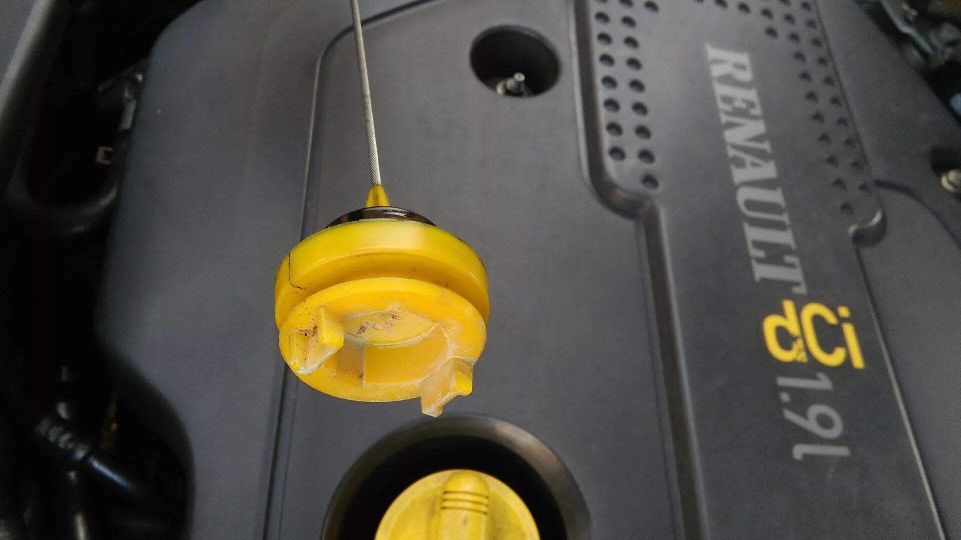 Рено сценик 1 датчик уровня масла. Сценик уровень масла. 4 8 клапанов. Сценик уровень масла. 6.