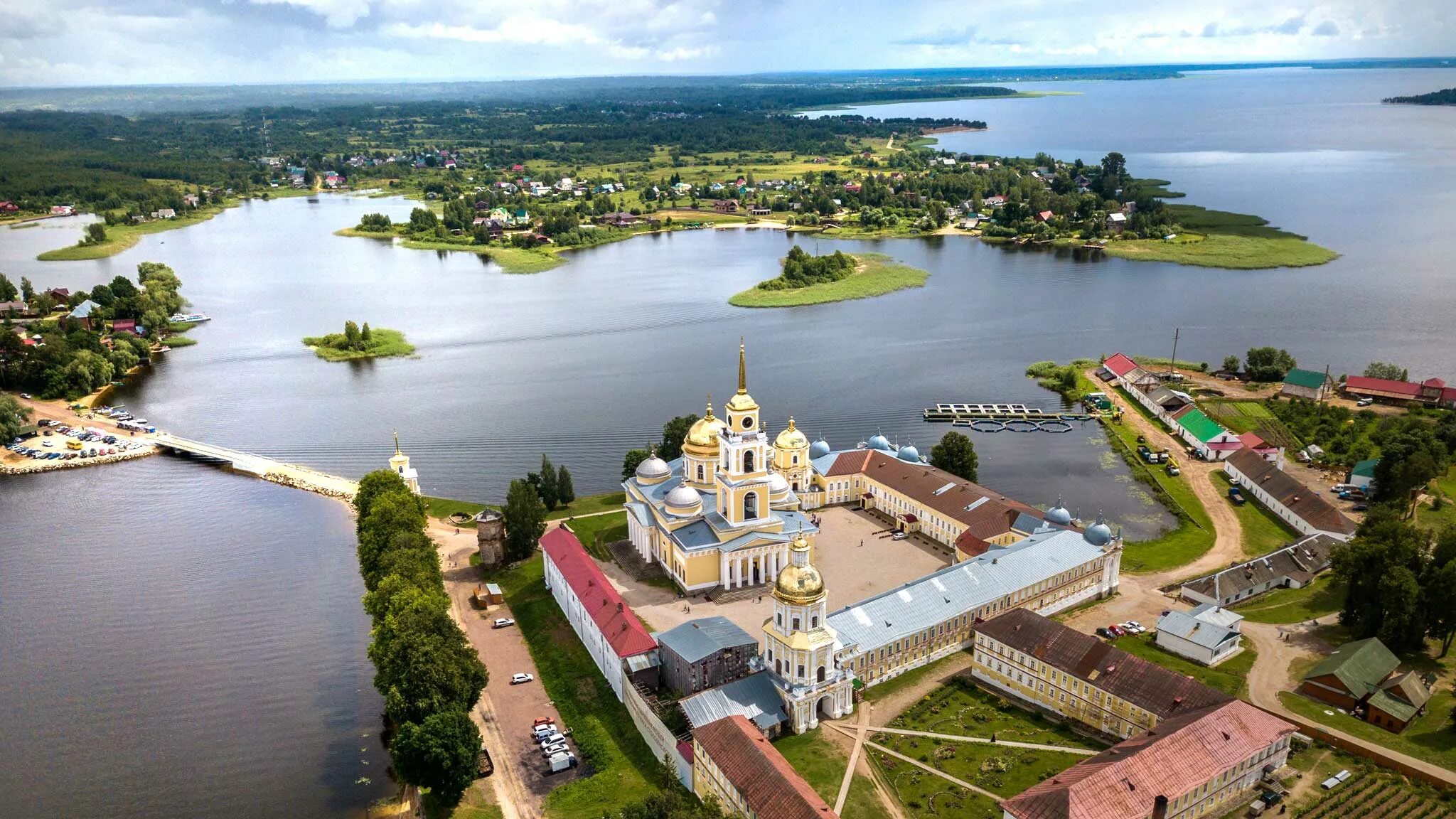 Город нилов где. Валдай Нило Столобенская пустынь. Осташков Селигер Нилова пустынь. Осташков Нилова Столобенская пустынь. Нилова пустынь Тверская область.