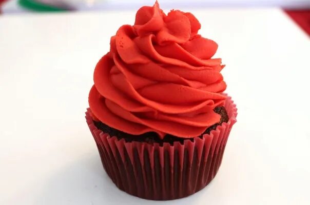 Red velvet cupcakes OverSixty Cupcake recipes, Cupcakes with cream cheese frosti