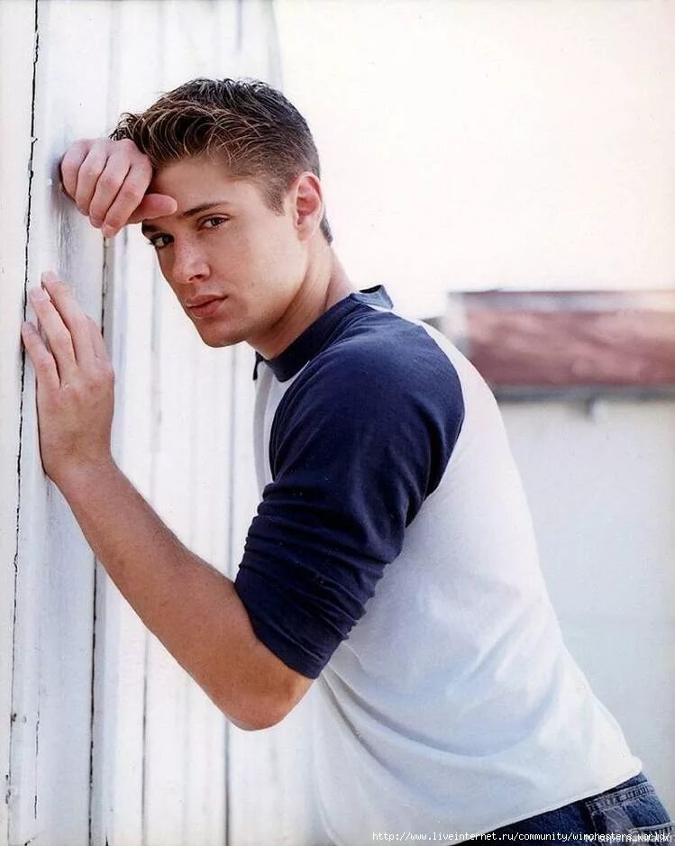 Молодой бизнесмен. Красивый строитель. Красивые парни работа. Бизнесмен мужчина офис. Красивые парни работа.