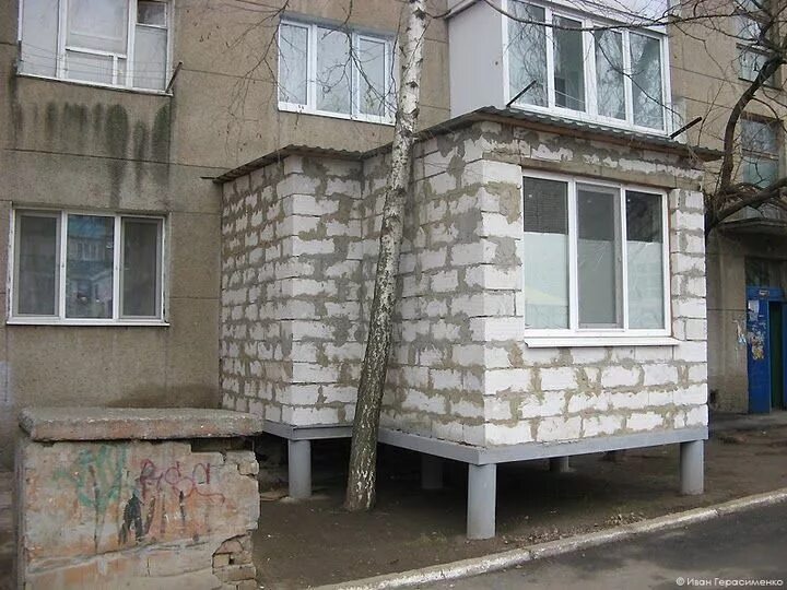 Балкон пристрой. Пристрой в квартире. Махачкала балконы самострой. Пристрой в квартире. Пристрой к многоквартирному дому.