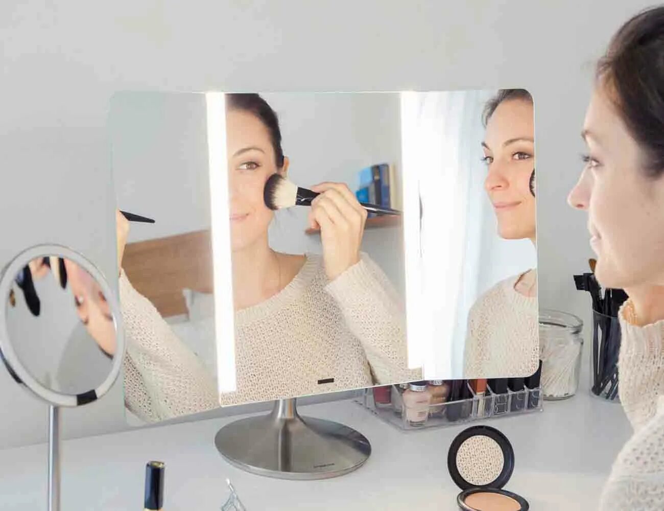 Вин ап зеркало. Зеркало led Makeup Mirror a5. Simplehuman зеркало. Simplehuman зеркало сервисный центр. Human Mirror.