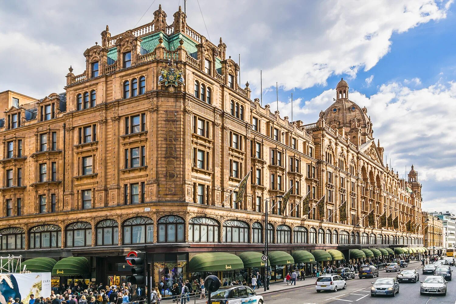 Универмаг в лондоне. Harrods в лондоне. найтсбридж harrods. лондонский универмаг хэрродс. магазин harrods в лондоне.