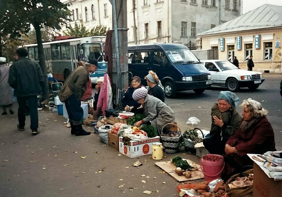 90-е годы. 90-е годы. Питер 1990 год. Тверская улица в 1990е. Тверская улица 90е.