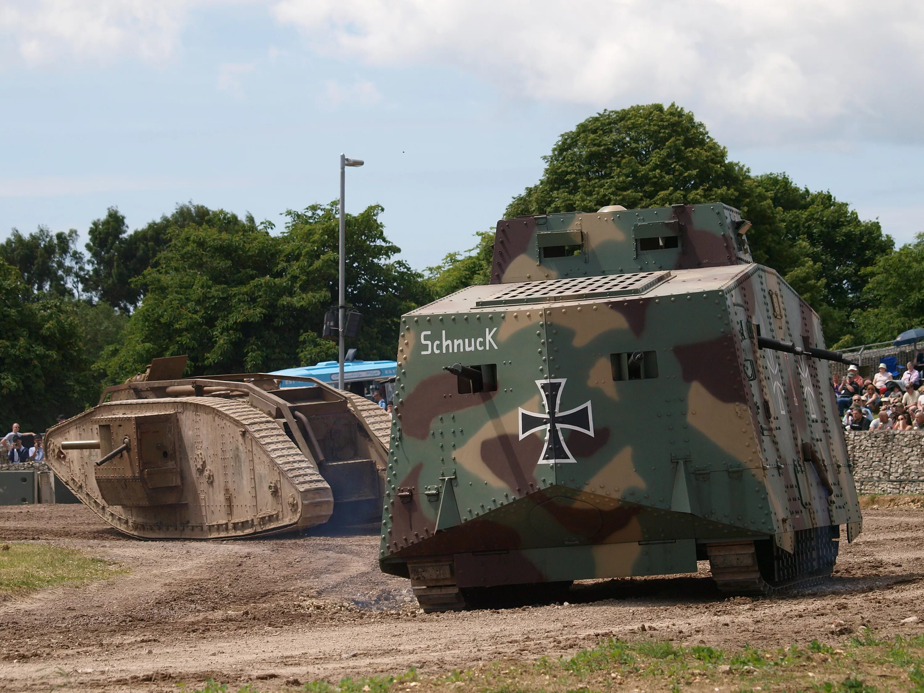 Танк первой мировой a7v. Немецкий танк первой мировой а7v. A7v пушка. A7v орудие. Танки в первую 1