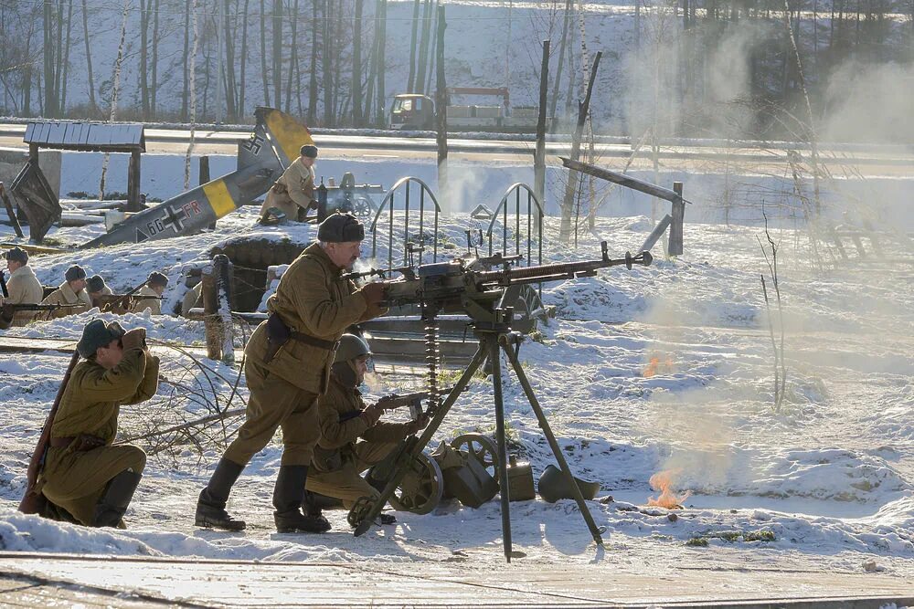 Подмосковный военный. Реконструкция боя битва под Москвой. Музей Победы битва за Москву. Реконструкция прорыв блокады Ленинграда. Музей Победы Московская битва.